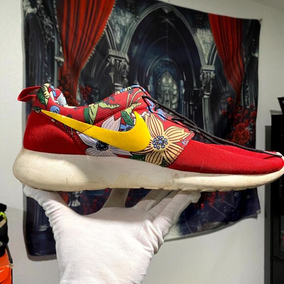 Nike Roshe Run 599432-674 Women's 11 Red Floral Athletic Running Sneaker Shoes - Picture 4 of 6